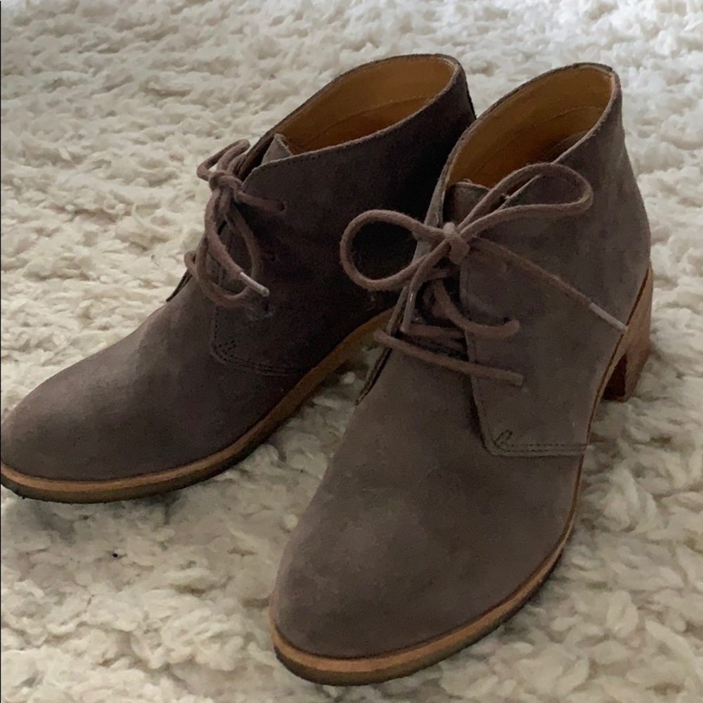 Woman’s Suede Clark’s Booties 6.5